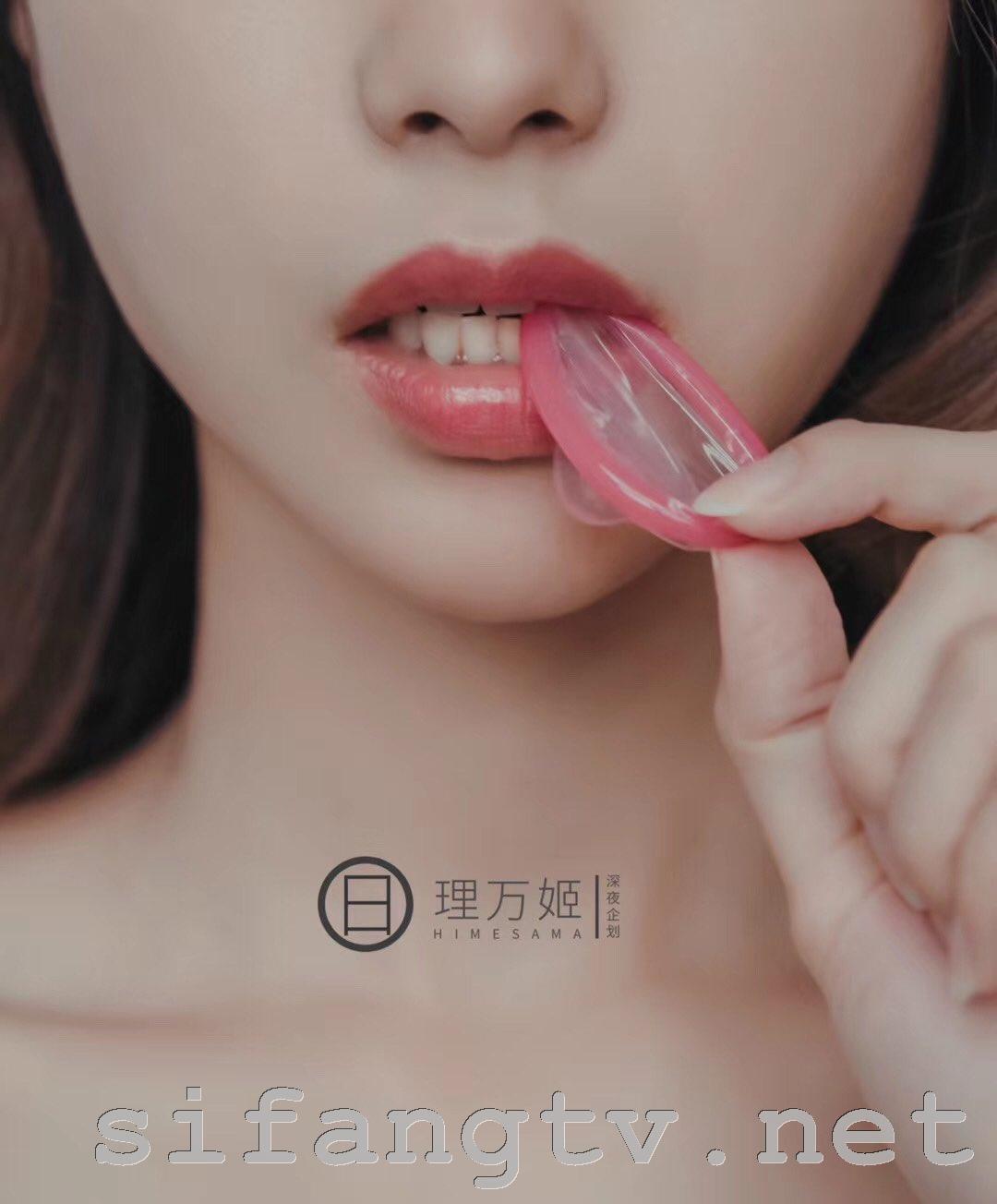 最近超火的推特露出女神反差婊【理万姬】剧情露出配文字，超赞